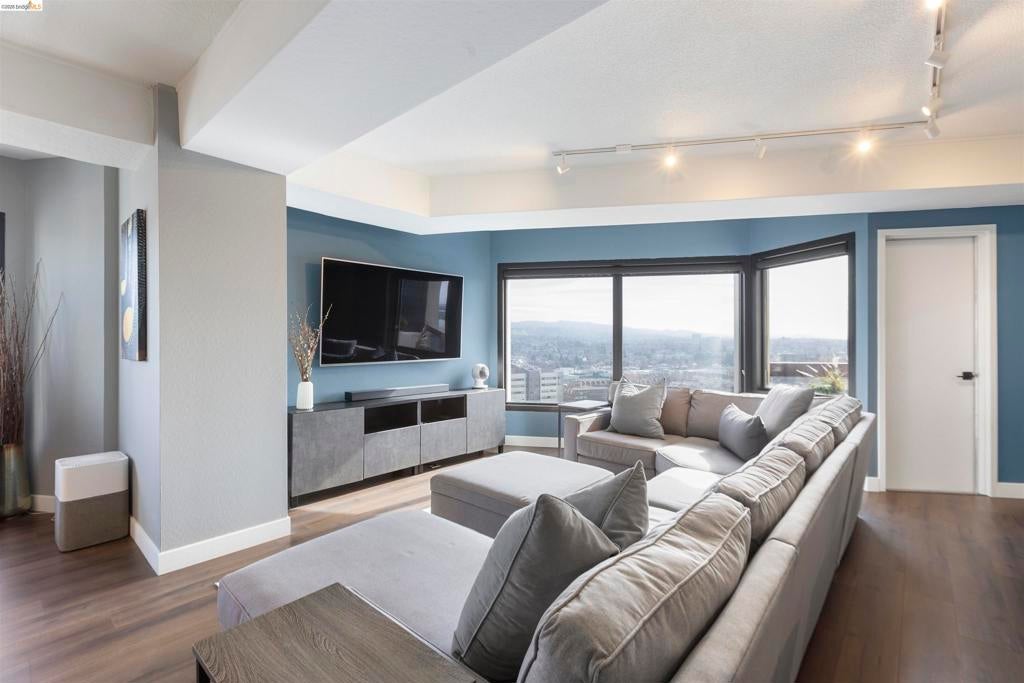 6363 Christie Ave. Ave 2327, Emeryville CA 94608
