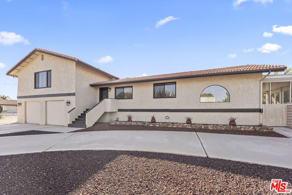 Photo of 12896 Rain Shadow Road, Victorville, CA 92395 (MLS # 25610311)