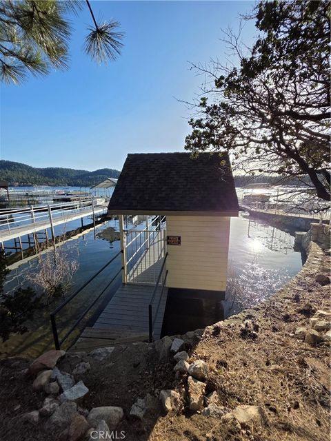 324 N324- Single Slip Dock Lake Arrowhead CA 92352