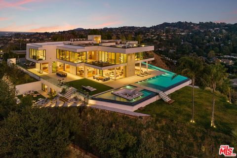 16187 Royal Oak Road Encino CA 91436