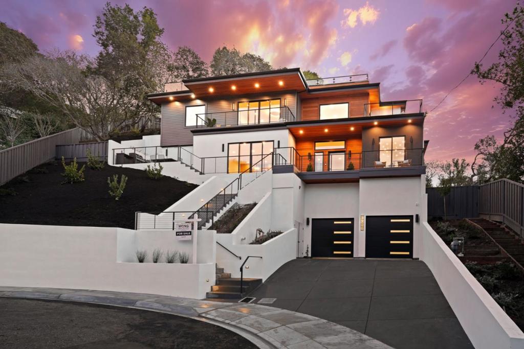 3288 Oak Court