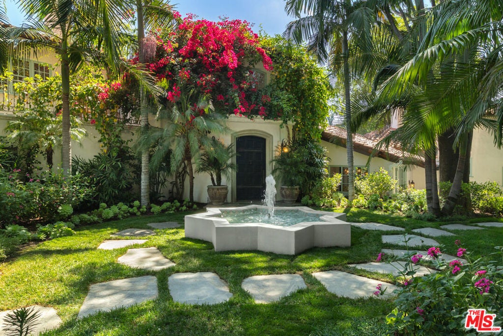 Photo of 2809 Nichols Canyon Road, Los Angeles, CA 90046 (MLS # 26101881)