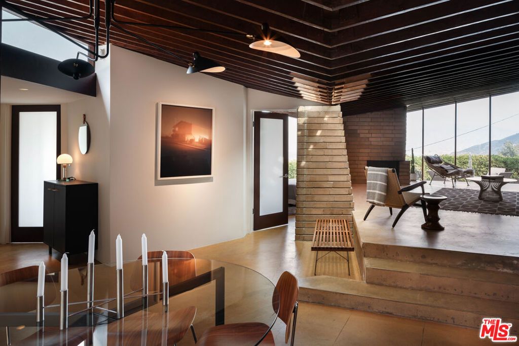 Photo of 7316 Caverna Drive, Los Angeles, CA 90068 (MLS # 25567197)