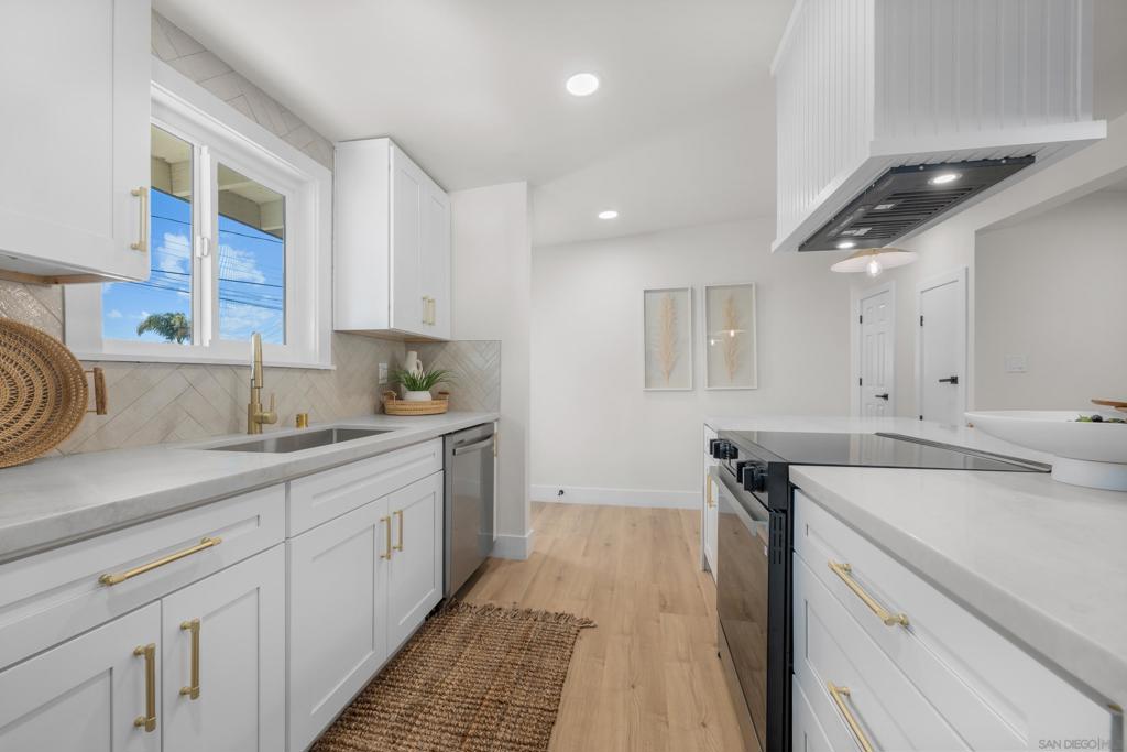 1128 Hemlock Avenue