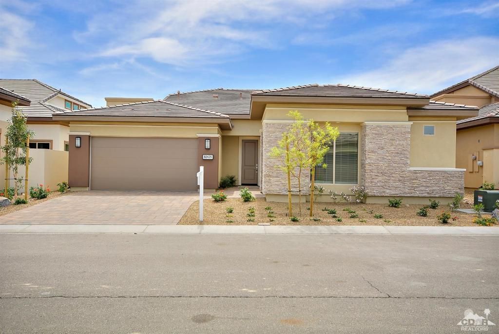 listing image 130722937722856833083