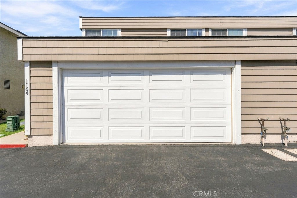 1164 N Lyman