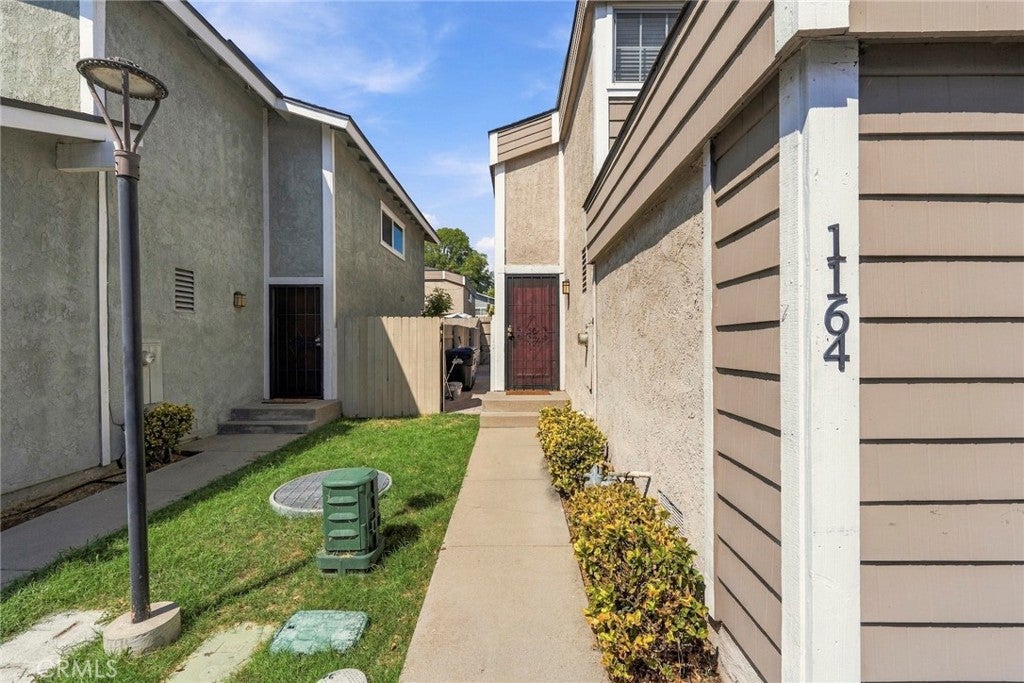 1164 N Lyman