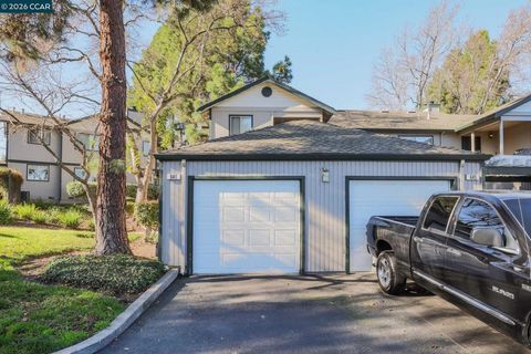 Photo of 641 Chadwick Lane Ln, Bay Point, CA 94565 (MLS # 41120661)