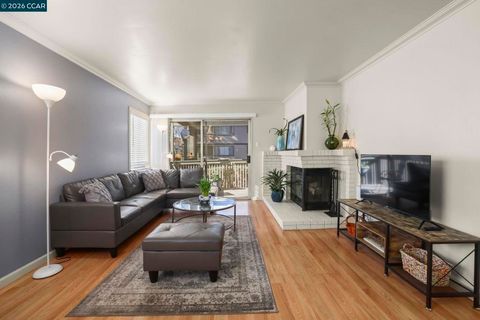 Photo of 641 Chadwick Lane Ln, Bay Point, CA 94565 (MLS # 41120661)