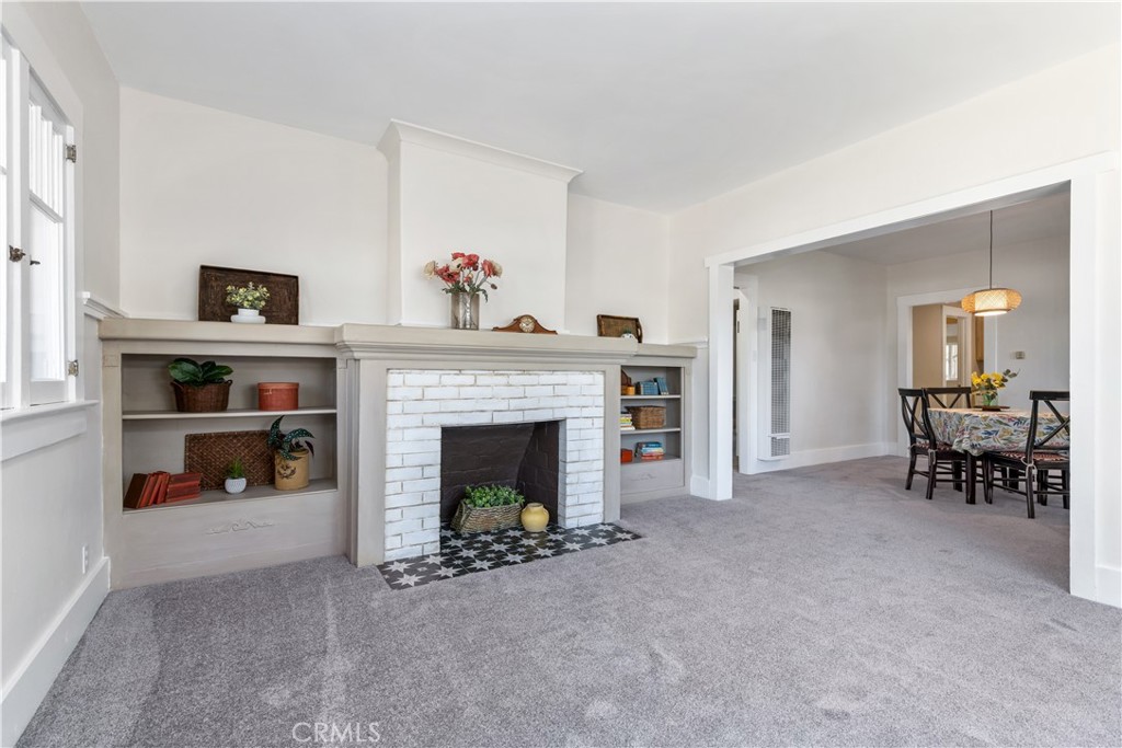 2925 Vine