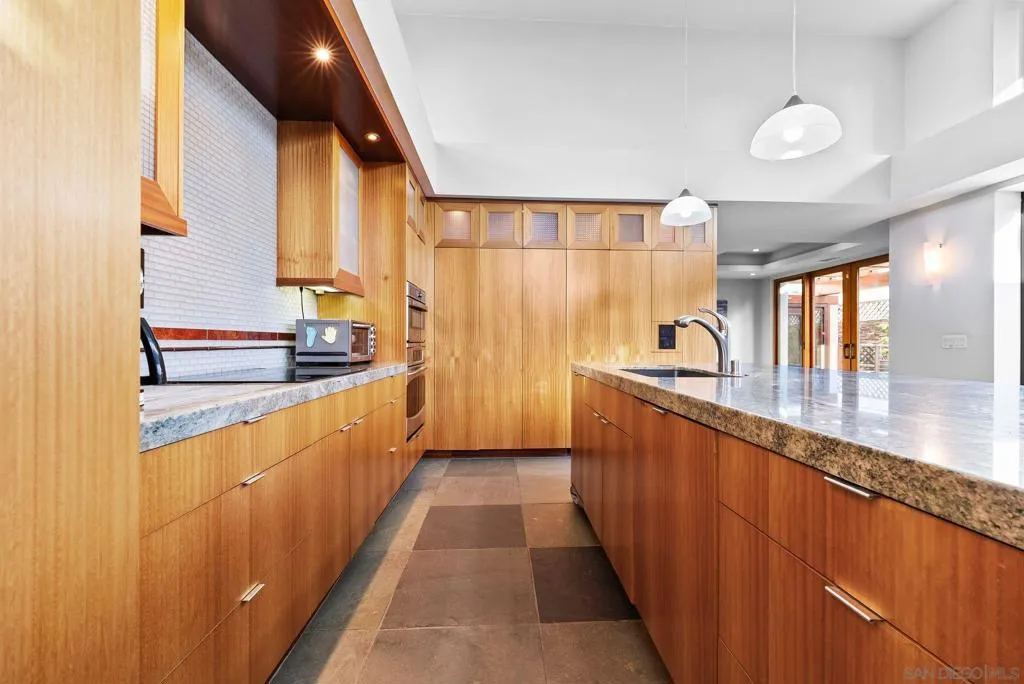 Coronado, California 92118, United States, 4 Bedrooms Bedrooms, ,4 BathroomsBathrooms,Residential,Active,252822