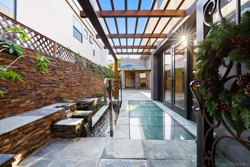 Coronado, California 92118, United States, 4 Bedrooms Bedrooms, ,4 BathroomsBathrooms,Residential,Active,252822