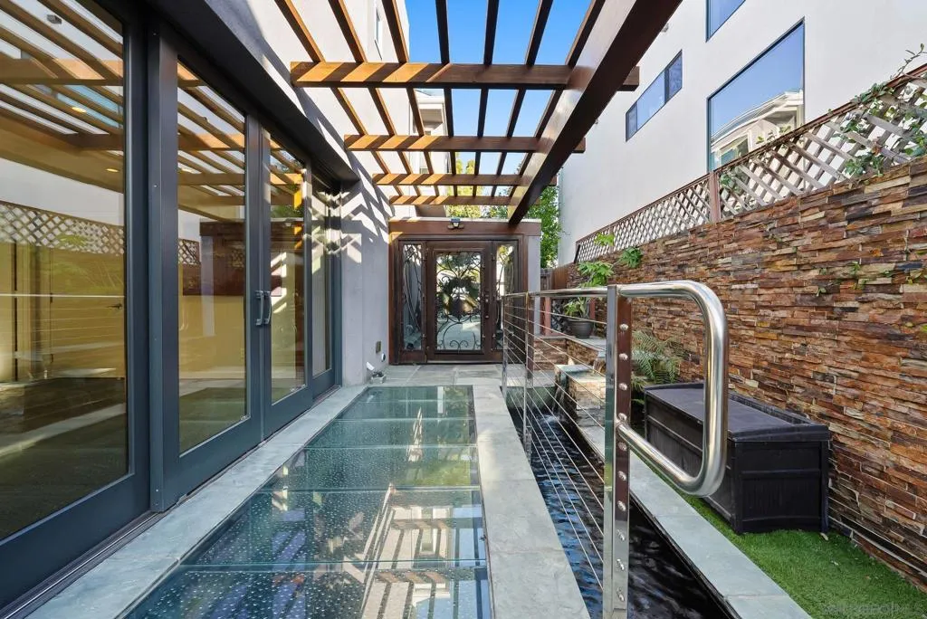 Coronado, California 92118, United States, 4 Bedrooms Bedrooms, ,4 BathroomsBathrooms,Residential,Active,252822