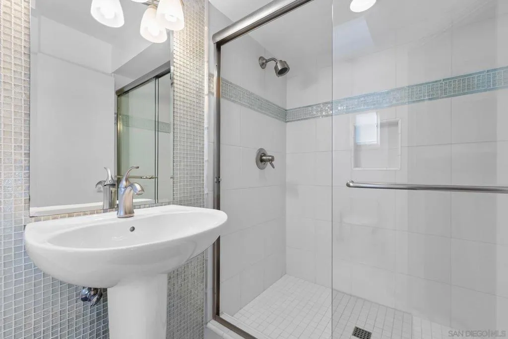 Coronado, California 92118, United States, 4 Bedrooms Bedrooms, ,4 BathroomsBathrooms,Residential,Active,252822