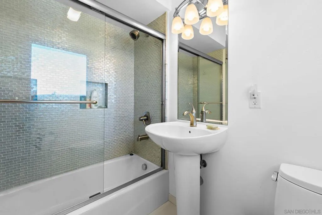 Coronado, California 92118, United States, 4 Bedrooms Bedrooms, ,4 BathroomsBathrooms,Residential,Active,252822