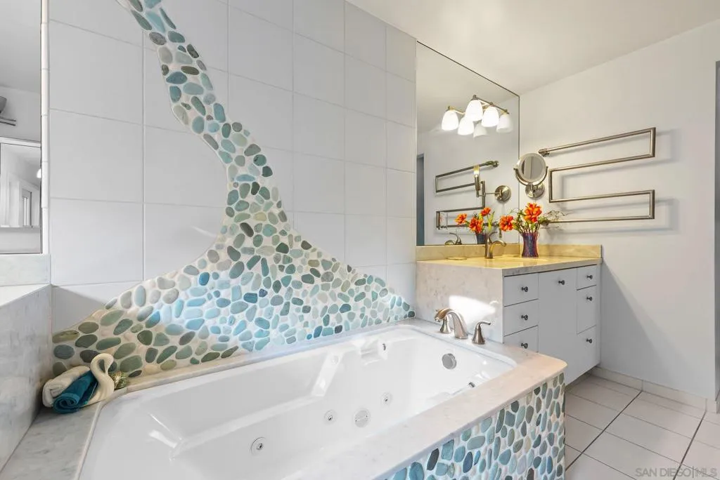 Coronado, California 92118, United States, 4 Bedrooms Bedrooms, ,4 BathroomsBathrooms,Residential,Active,252822