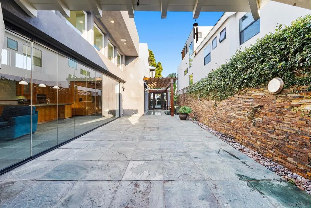 Coronado, California 92118, United States, 4 Bedrooms Bedrooms, ,4 BathroomsBathrooms,Residential,Active,252822