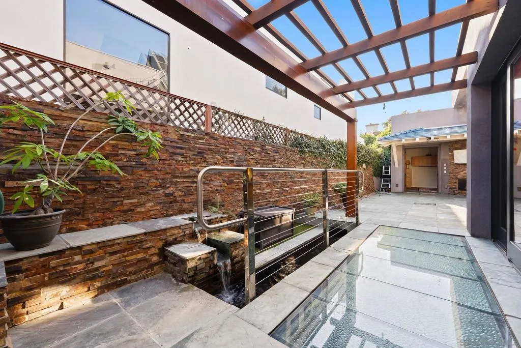 Coronado, California 92118, United States, 4 Bedrooms Bedrooms, ,4 BathroomsBathrooms,Residential,Active,252822