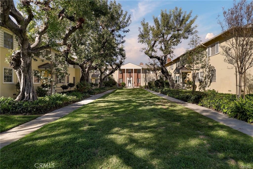 527 E Maple