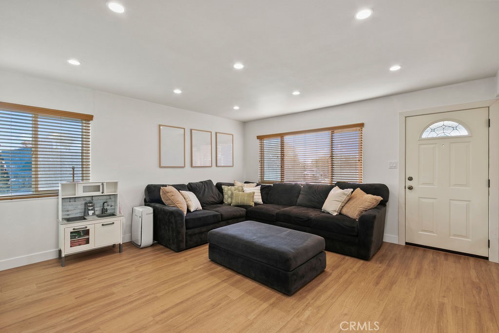 Properties 4 285 S James Street