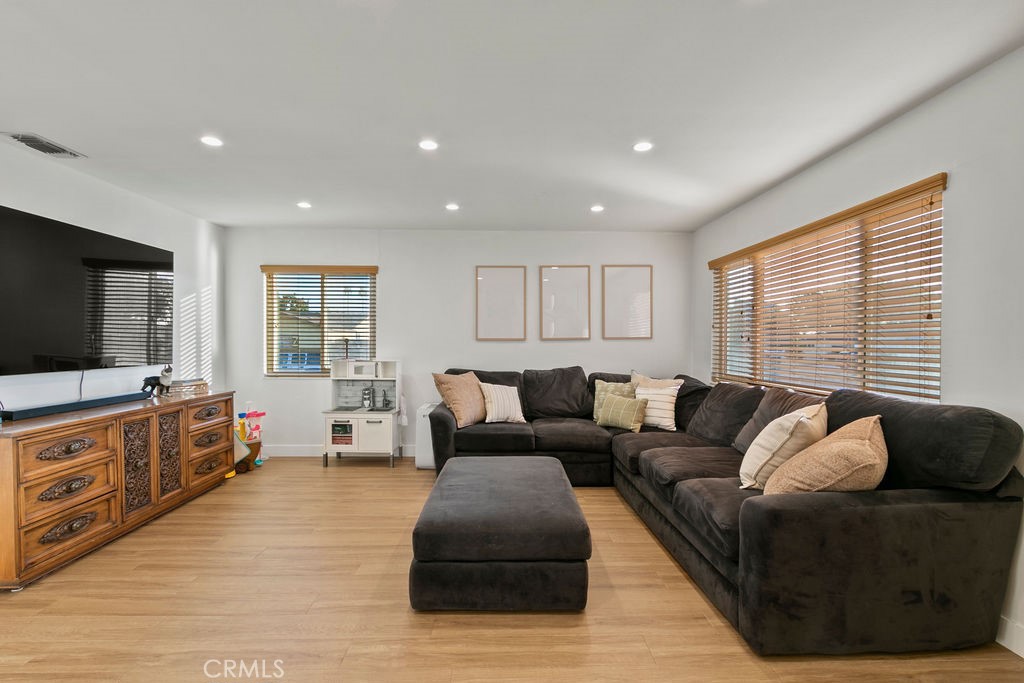 Properties 3 285 S James Street