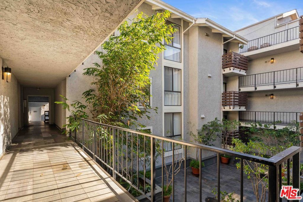 Photo of 11706 Montana Avenue #204, Los Angeles, CA 90049 (MLS # 26653795)