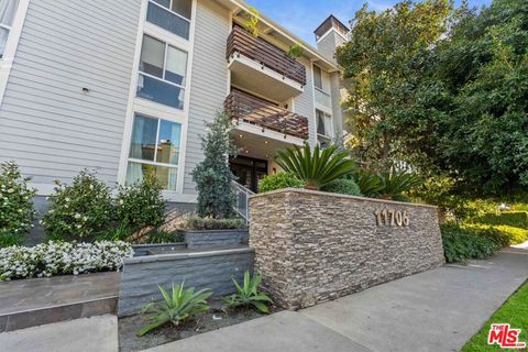 Photo of 11706 Montana Avenue #204, Los Angeles, CA 90049 (MLS # 26653795)
