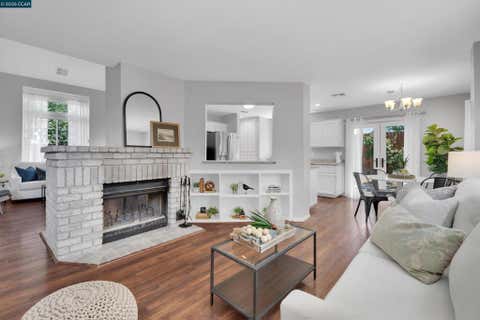 Photo of 400 Devon Ct, Oakley, CA 94561 (MLS # 41145956)