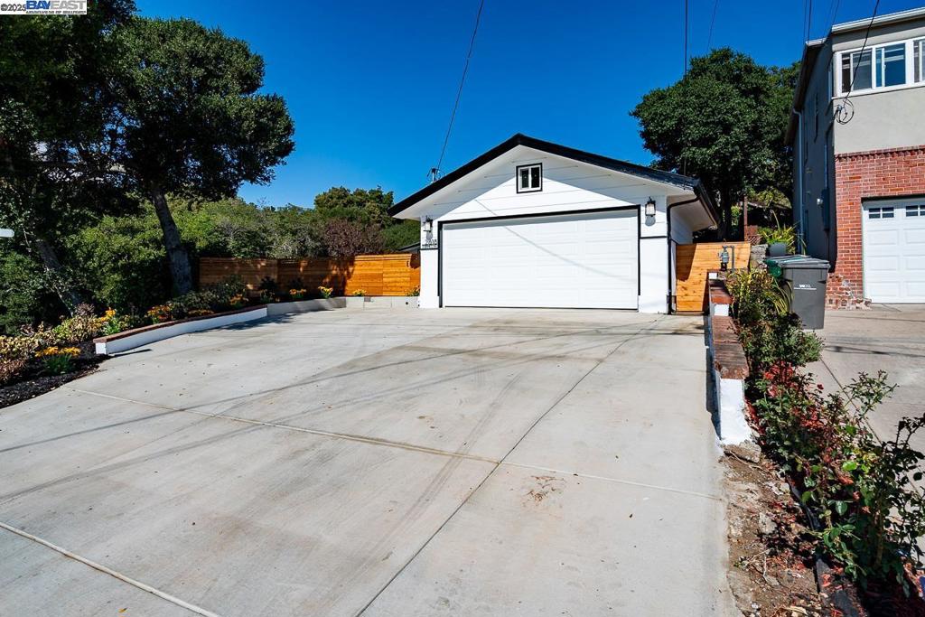 LINCOLN HIGHLAND - Residential