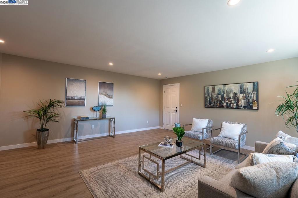 LINCOLN HIGHLAND - Residential