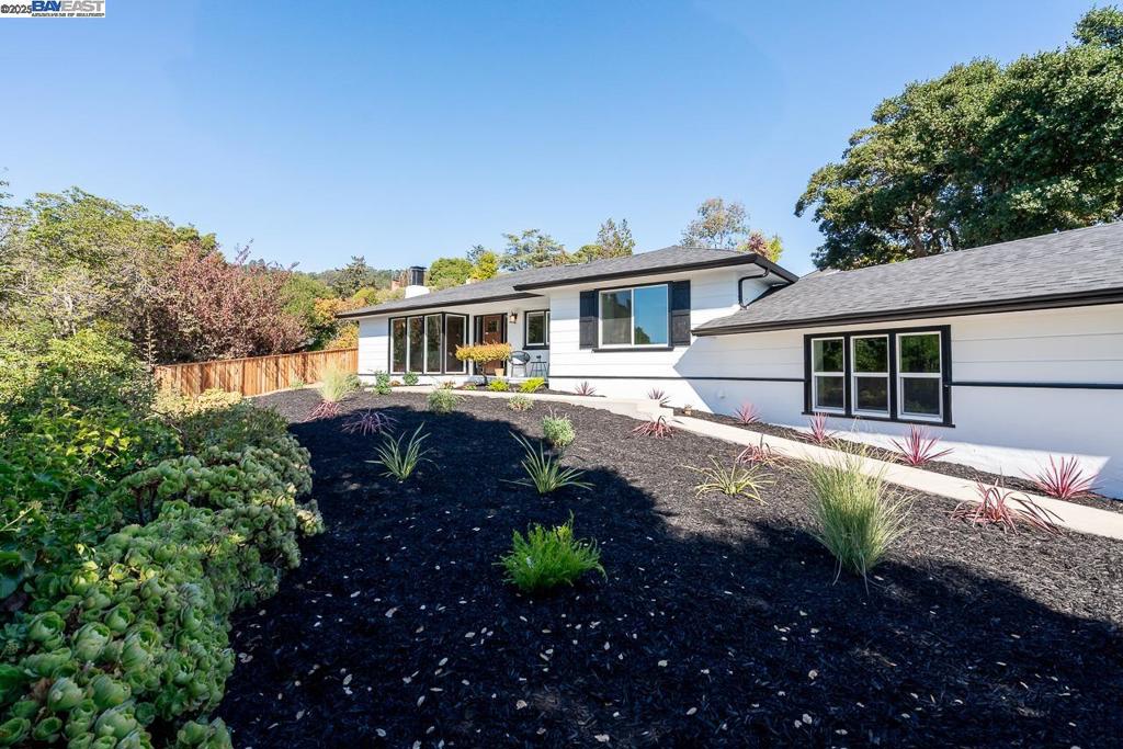 LINCOLN HIGHLAND - Residential