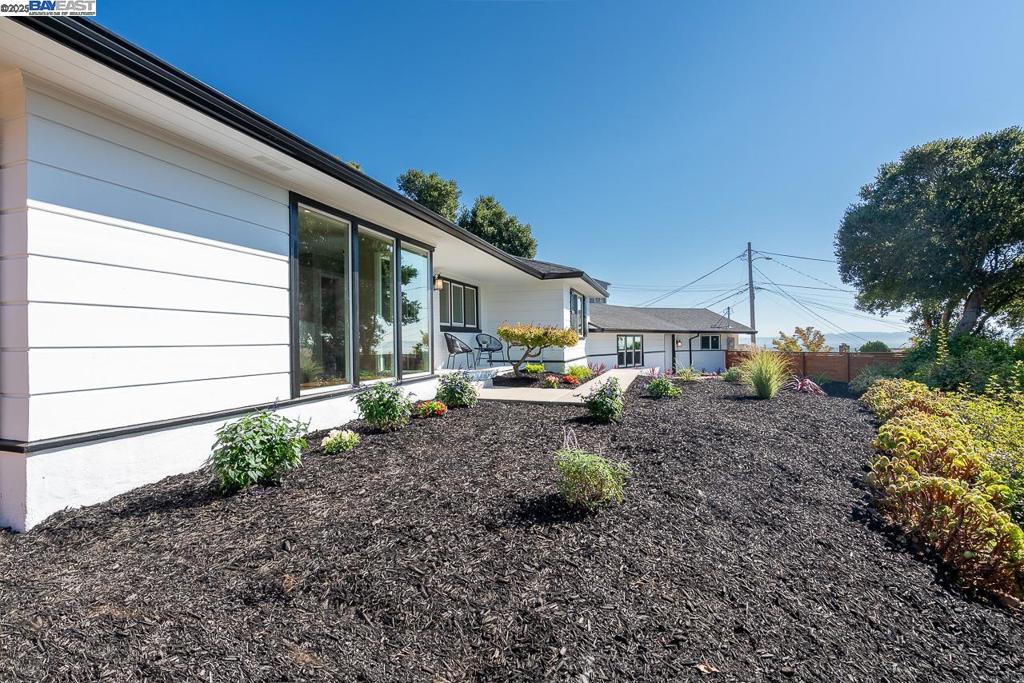 LINCOLN HIGHLAND - Residential