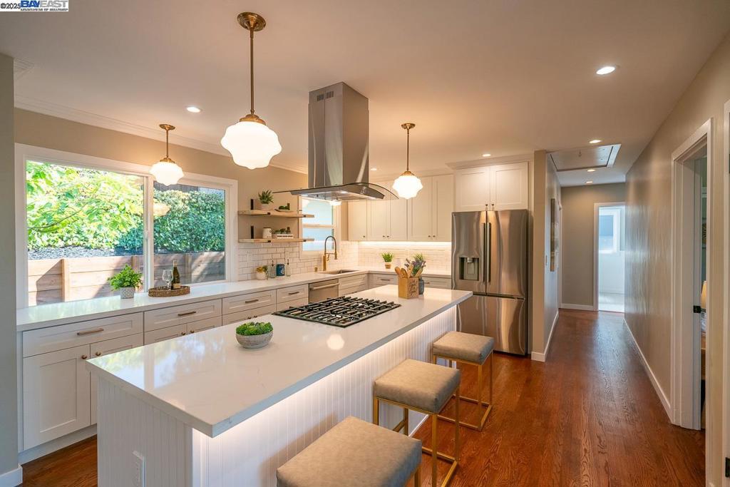 LINCOLN HIGHLAND - Residential