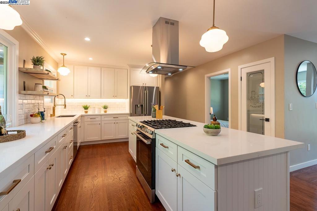 LINCOLN HIGHLAND - Residential