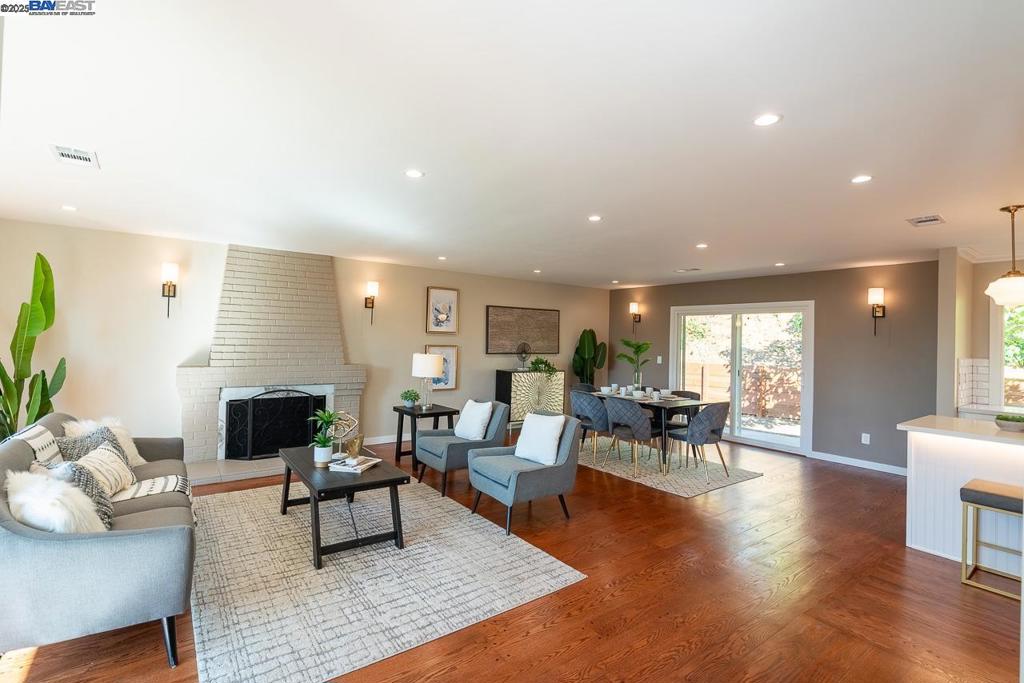LINCOLN HIGHLAND - Residential