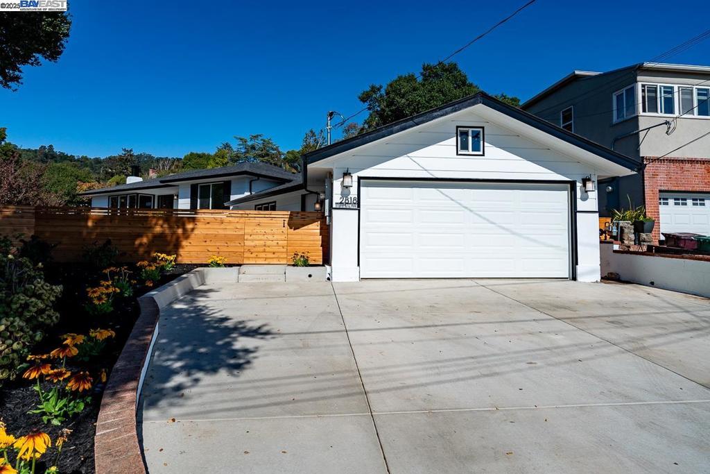 LINCOLN HIGHLAND - Residential
