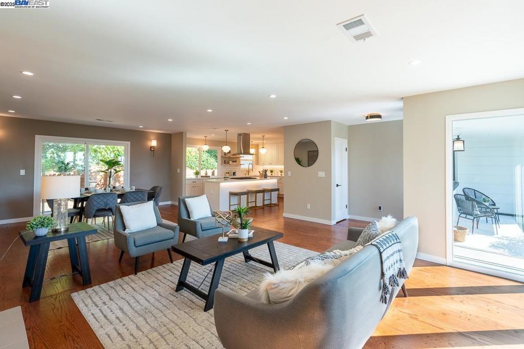 LINCOLN HIGHLAND - Residential