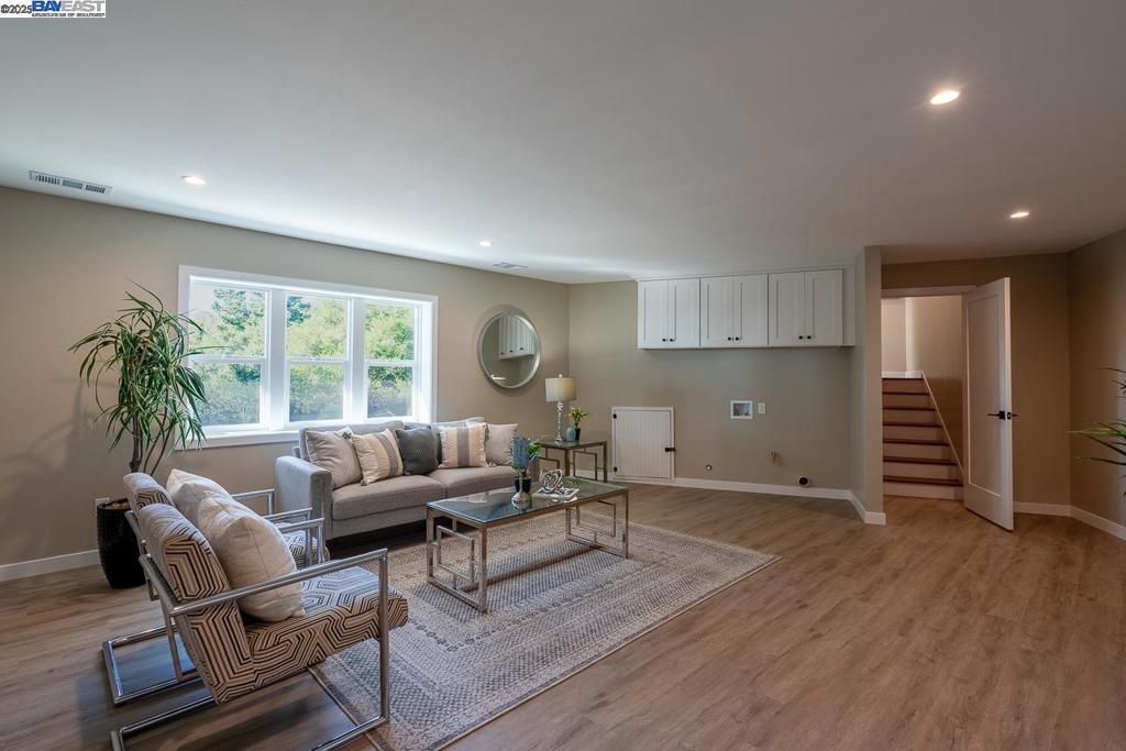 LINCOLN HIGHLAND - Residential