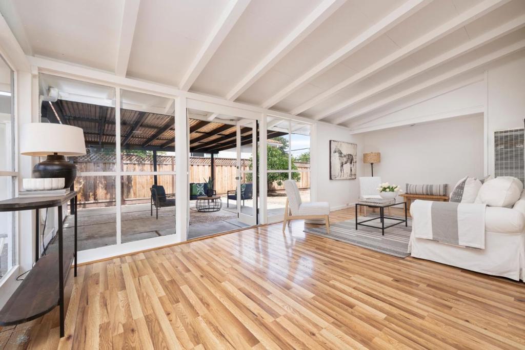 10570 S Tantau Avenue, Cupertino CA 95014