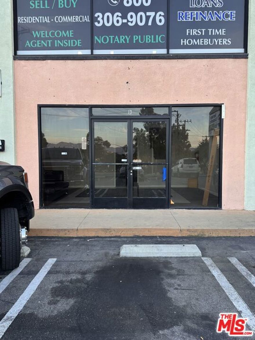 Prime commercial space available in the heart of City Terrace. This versatile approx. 1,000 sq ft unit is perfect for office use, professional services, or a private workspace this unit provides flexibility for various business needs. Conveniently located near major freeways and just minutes from Downtown Los Angeles, offering excellent accessibility and visibility. A great opportunity for businesses looking to establish or expand in a high-demand area.