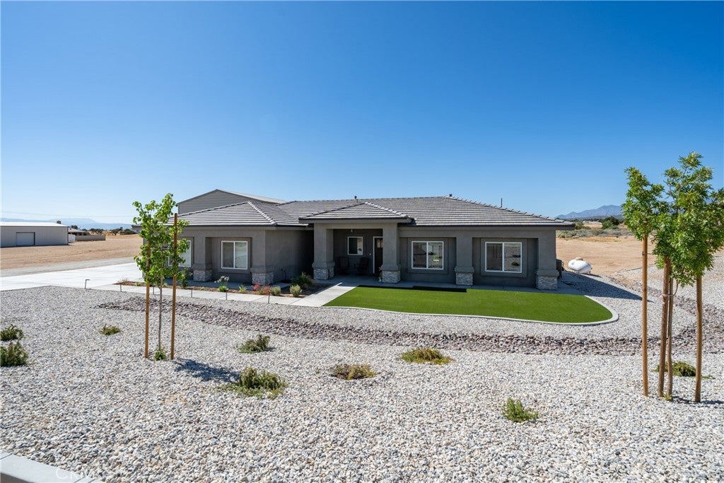 8029 Avenal