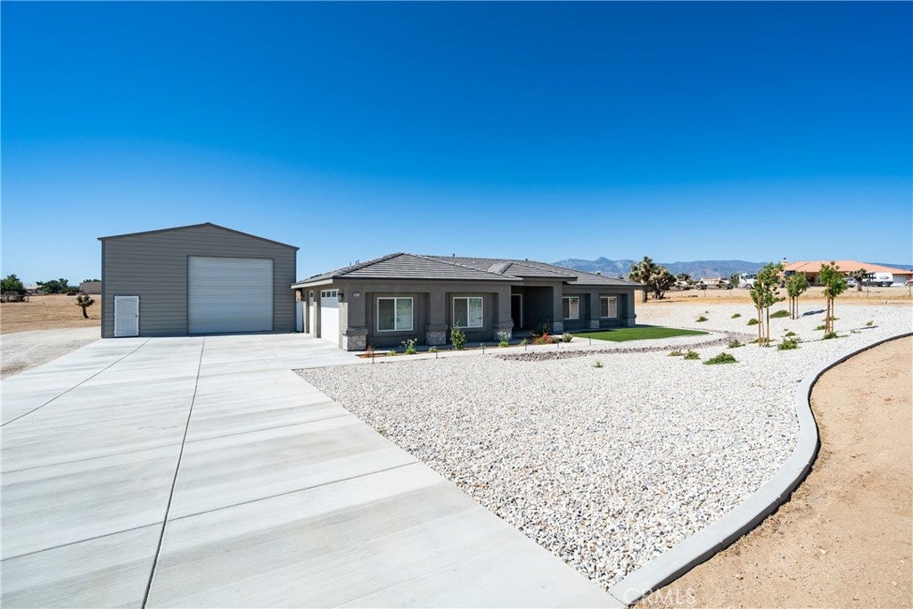 8029 Avenal