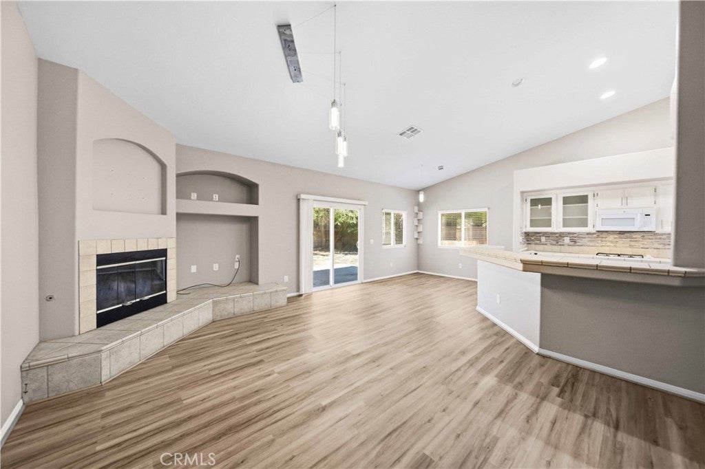 2041 W Avenue J5