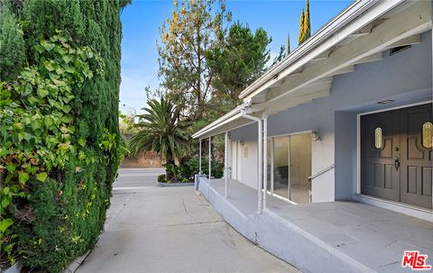 Photo of 4348 Sepulveda Boulevard, Sherman Oaks, CA 91403 (MLS # 26647885)