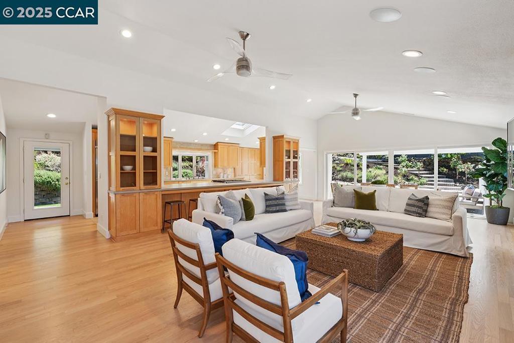 3165 Lucas Dr