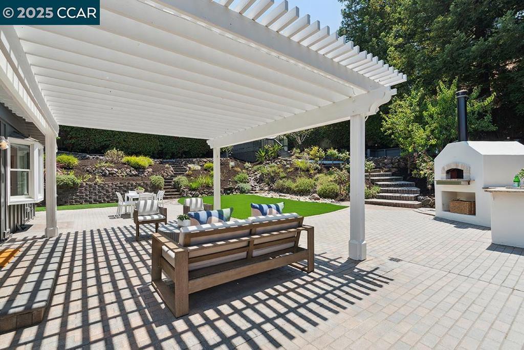 3165 Lucas Dr