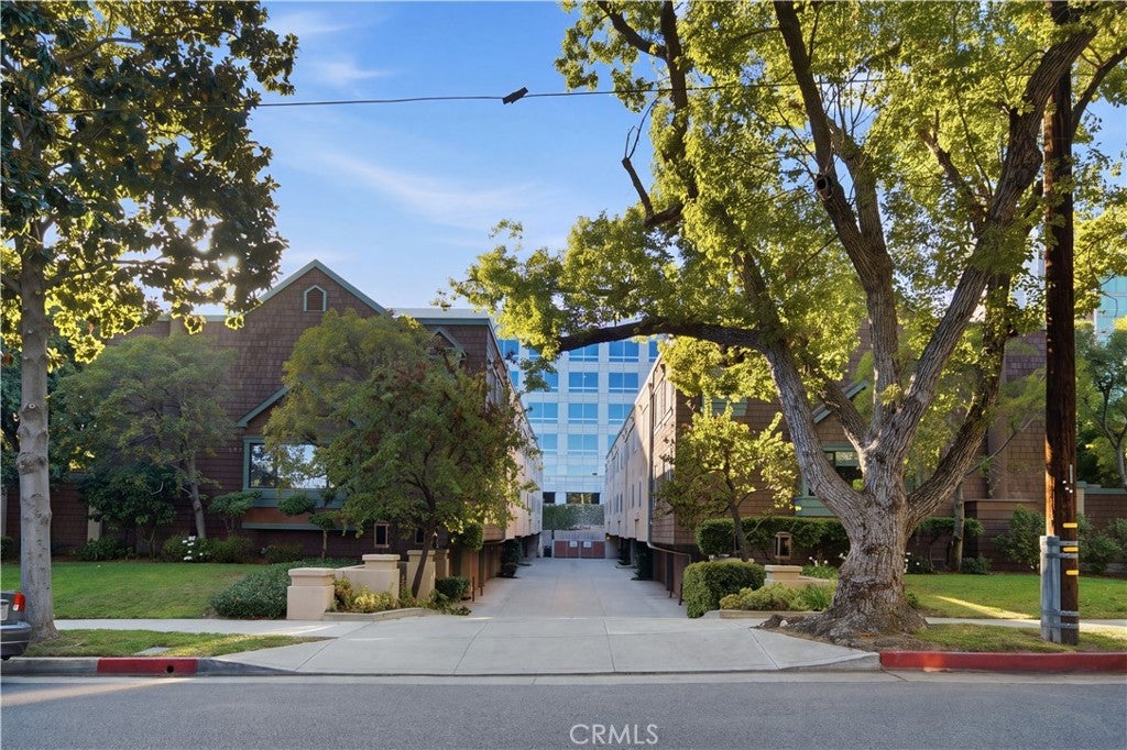 209 S Oakland