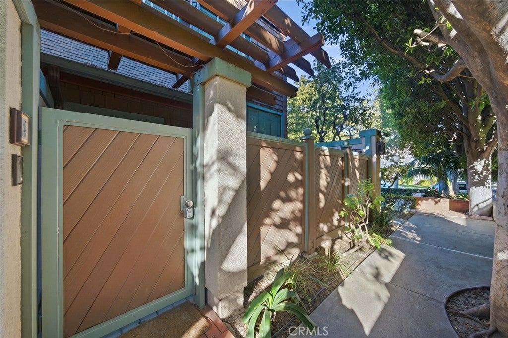 209 S Oakland