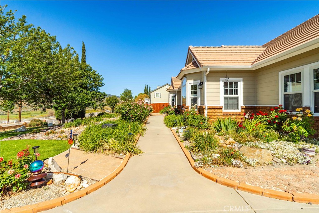 9251 Elizabeth Lake