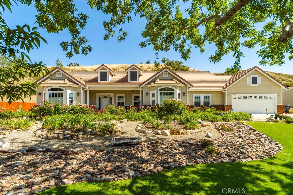 9251 Elizabeth Lake